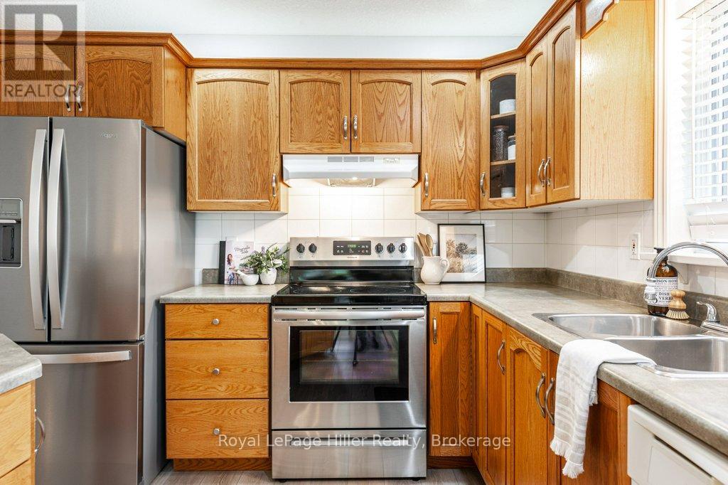 176 Franklin Drive, Stratford, Ontario  N5A 7N6 - Photo 9 - X12147760