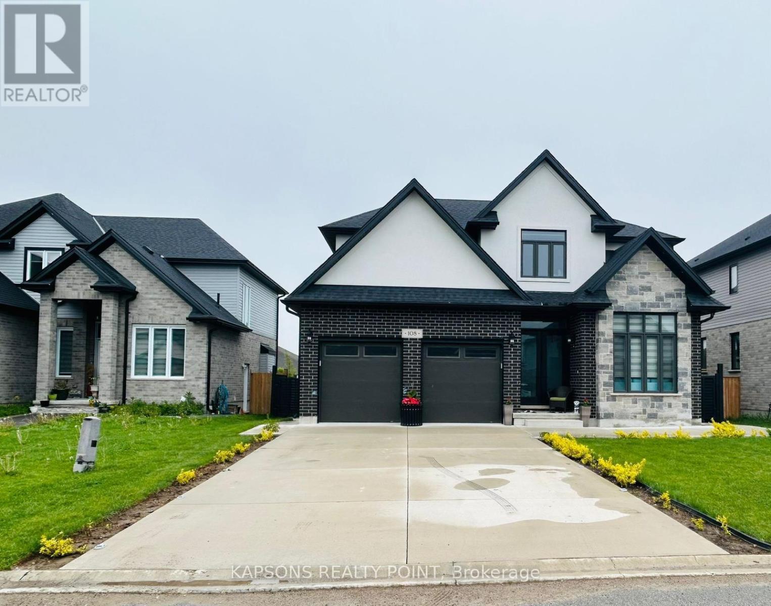 108 Watts Drive, Lucan Biddulph, Ontario  N0M 2J0 - Photo 2 - X12156577