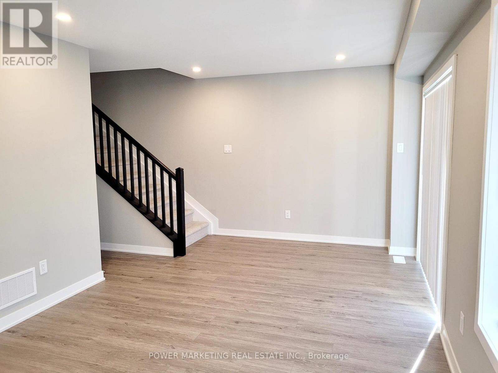 30 Limnos Lane, Ottawa, Ontario  K2S 0V5 - Photo 7 - X12157421