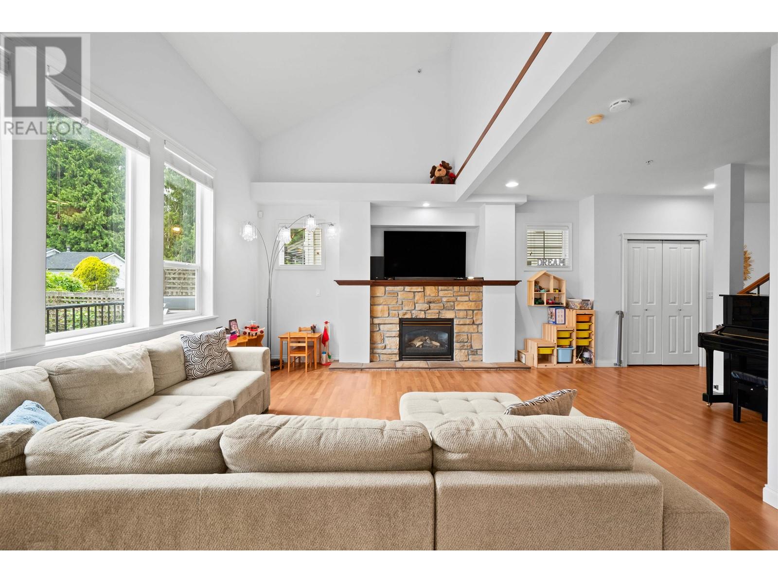 Property at 109 21868 LOUGHEED HIGHWAY image 5