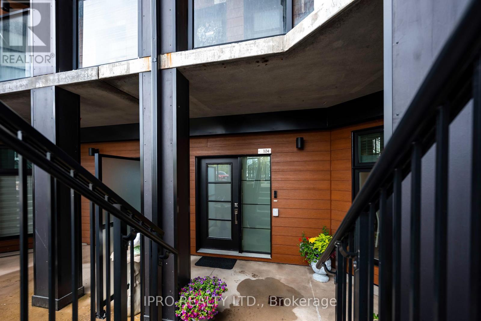 Property at 104 - 17 CENTRE STREET image 3
