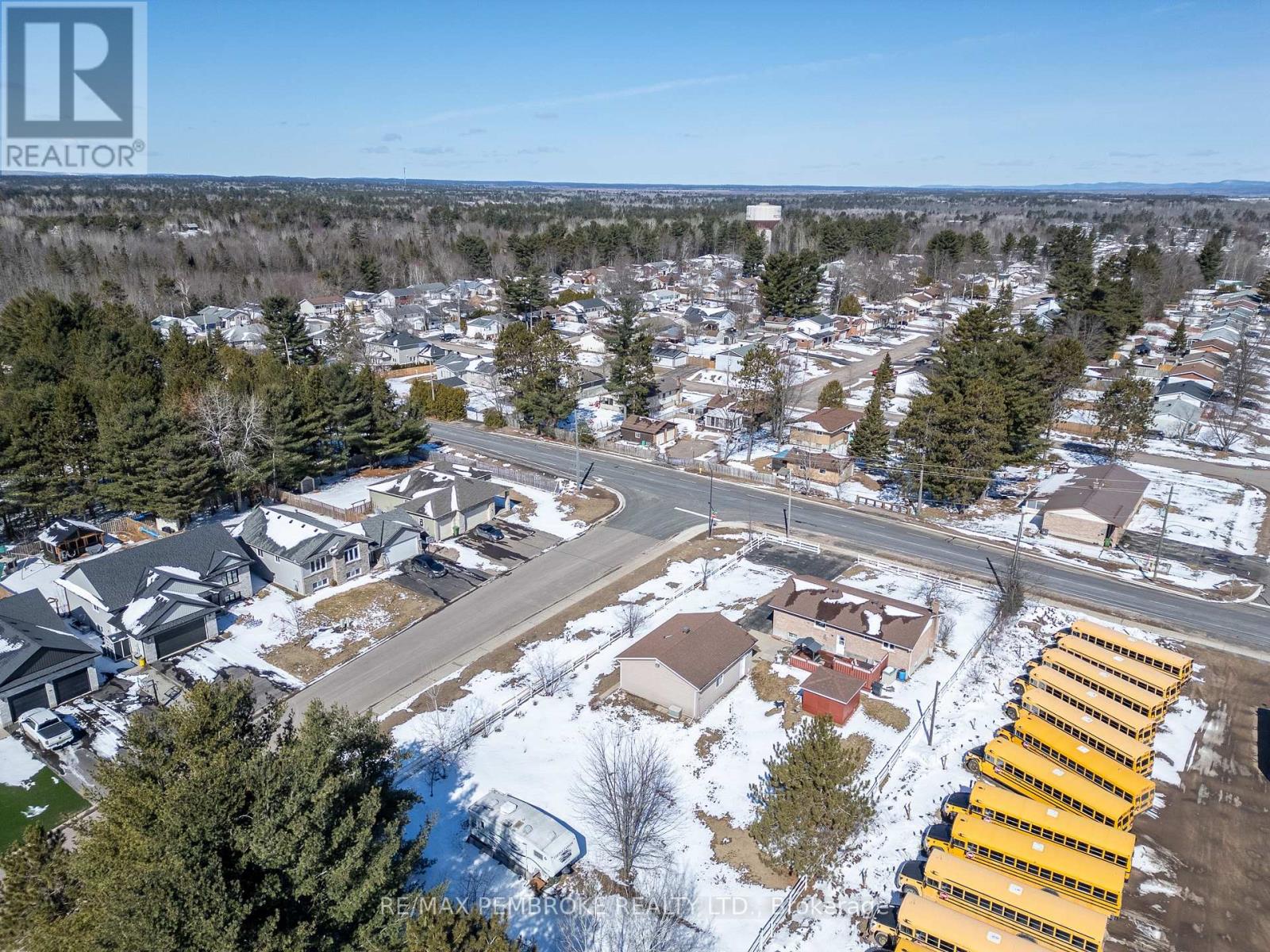 239 Murphy Road, Petawawa, Ontario  K8H 1W5 - Photo 46 - X12078103