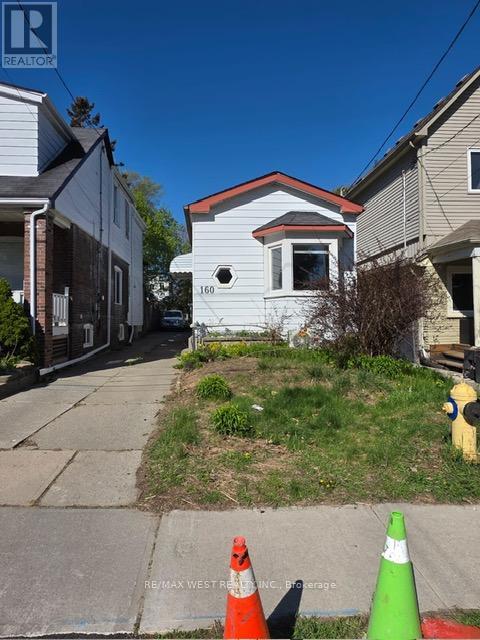 160 King Edward Avenue, Toronto, Ontario  M4C 5J8 - Photo 1 - E12157437