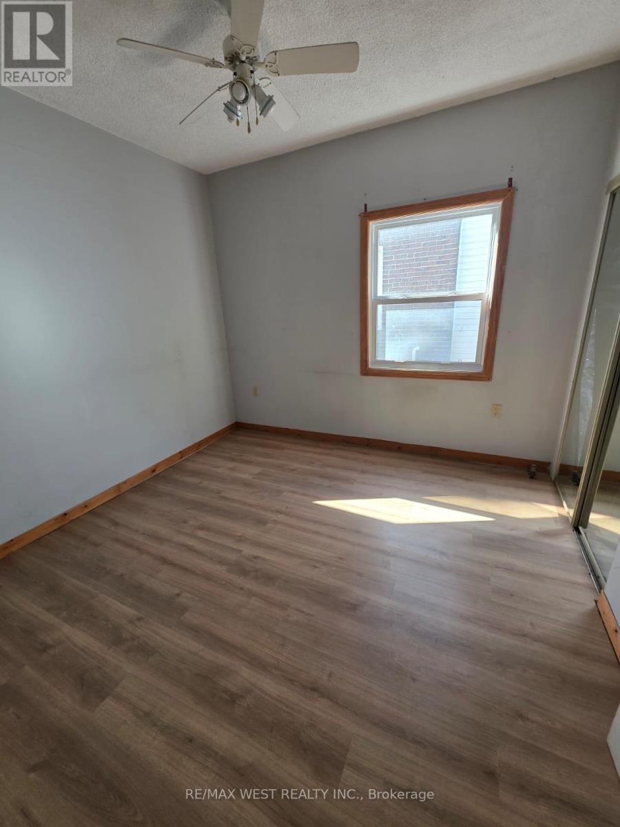 160 King Edward Avenue, Toronto, Ontario  M4C 5J8 - Photo 6 - E12157437