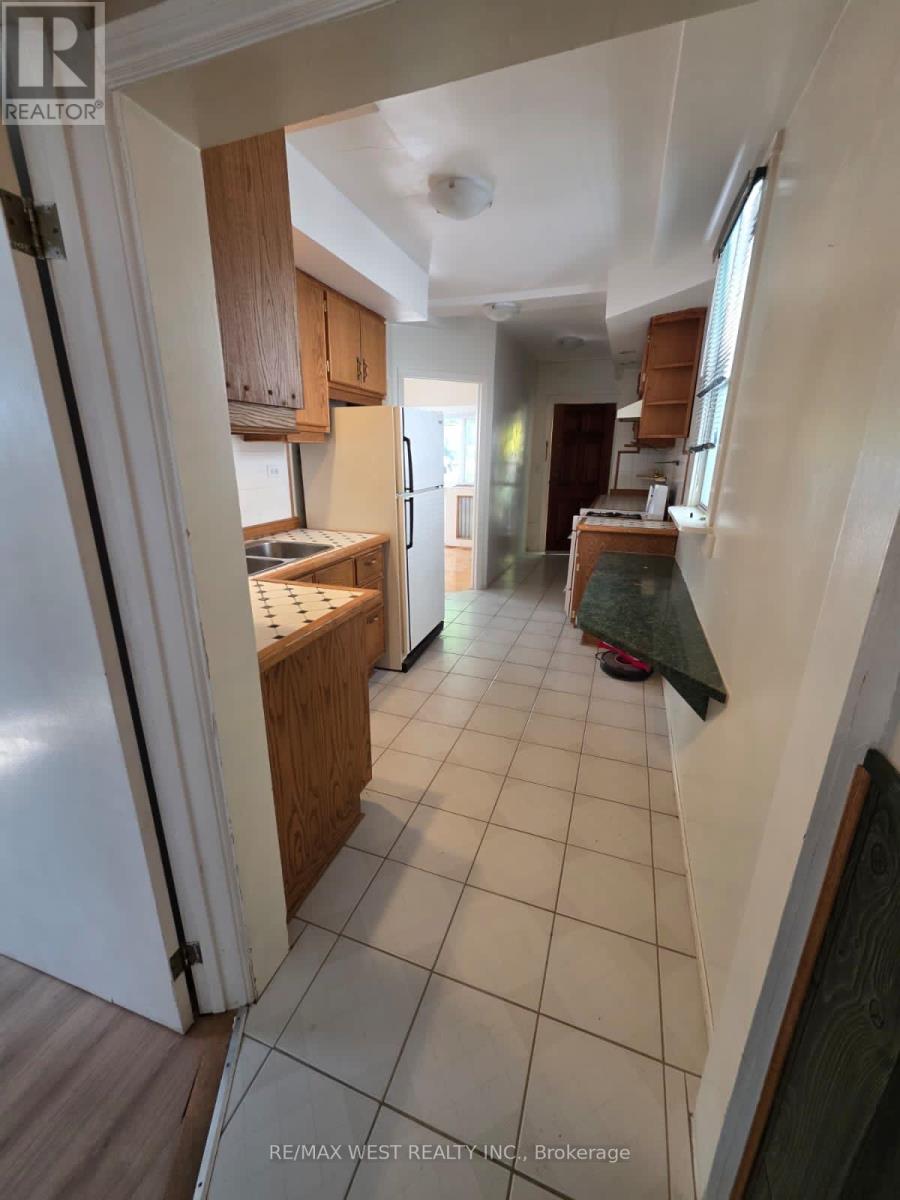 160 King Edward Avenue, Toronto, Ontario  M4C 5J8 - Photo 7 - E12157437