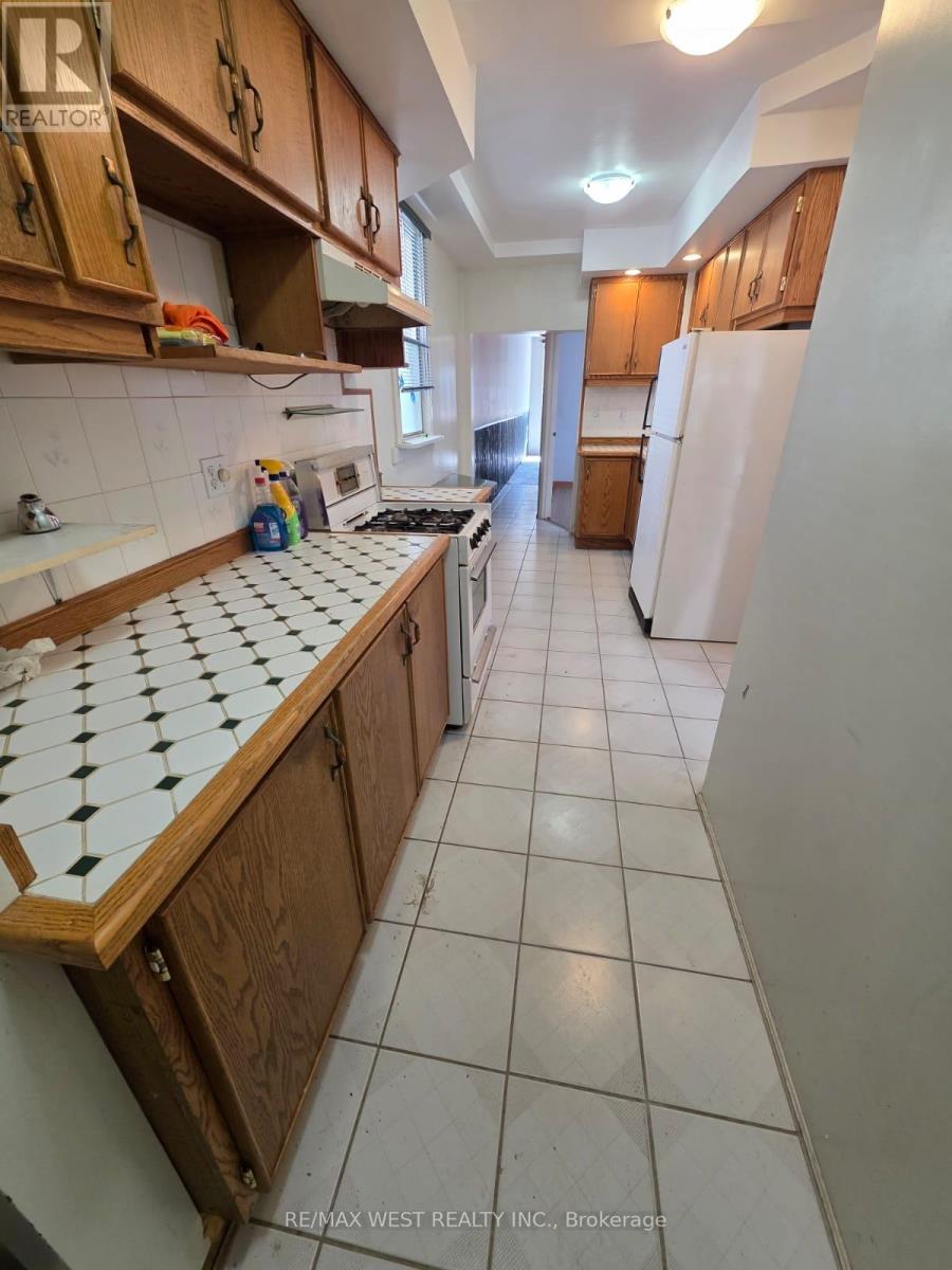 160 King Edward Avenue, Toronto, Ontario  M4C 5J8 - Photo 8 - E12157437