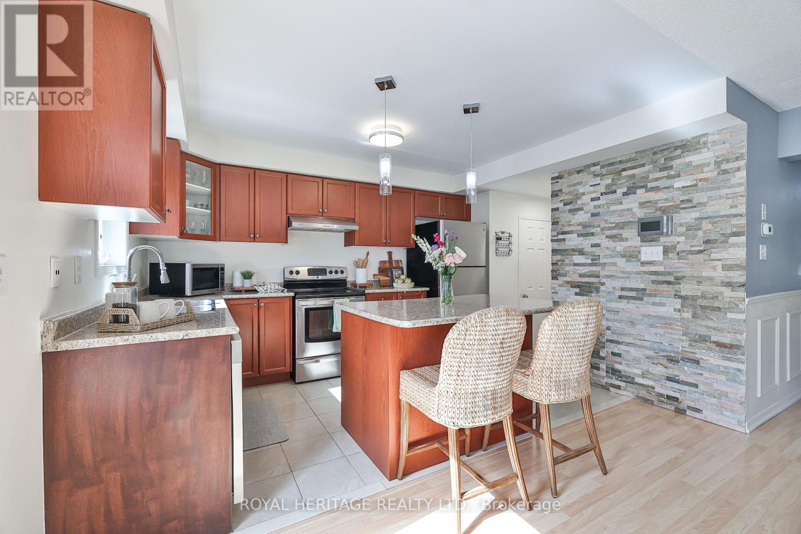 28 Chaston Road, Ajax, Ontario  L1Z 0M6 - Photo 11 - E12136138