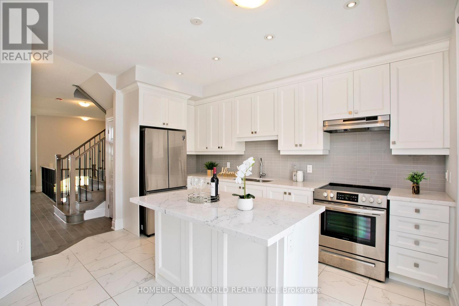 18 Campobello Street, Vaughan (Patterson), Ontario  L6A 5B3 - Photo 11 - N12157463