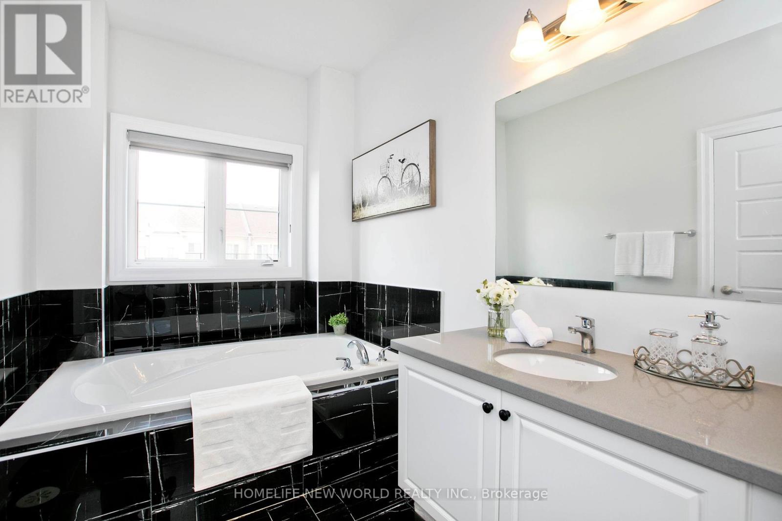18 Campobello Street, Vaughan (Patterson), Ontario  L6A 5B3 - Photo 18 - N12157463