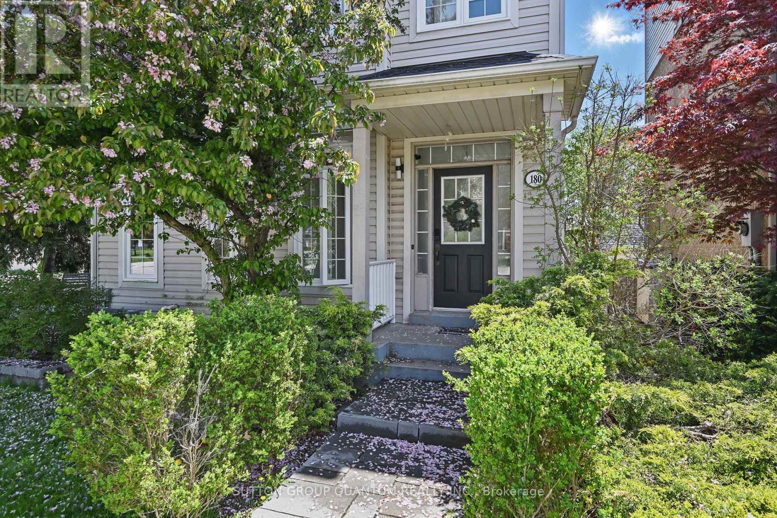 180 Glenashton Drive, Oakville, Ontario  L6H 6H6 - Photo 2 - W12157471