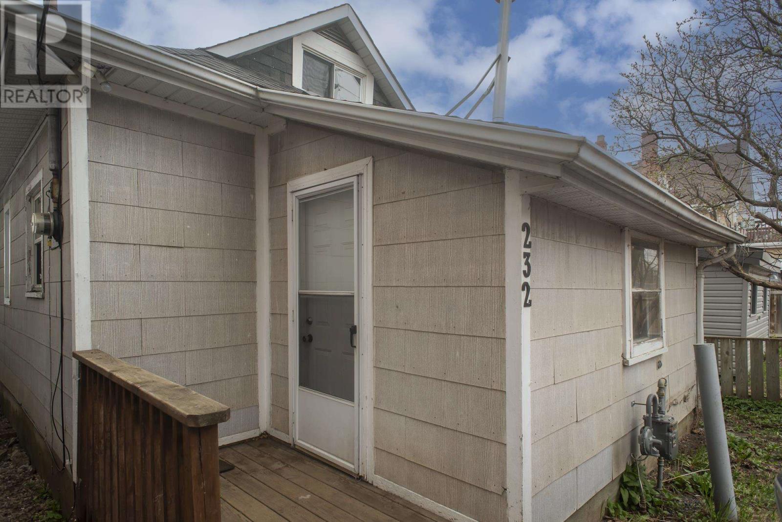 Property at 232 Archibald ST N image 3