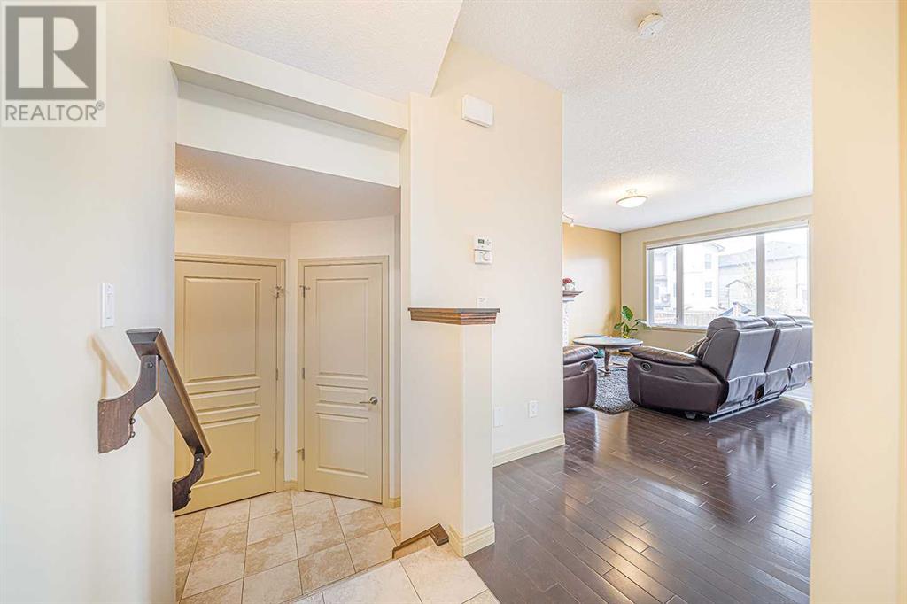 1609 Sherwood Boulevard Nw, Calgary, Alberta  T3R 0L5 - Photo 3 - A2222500