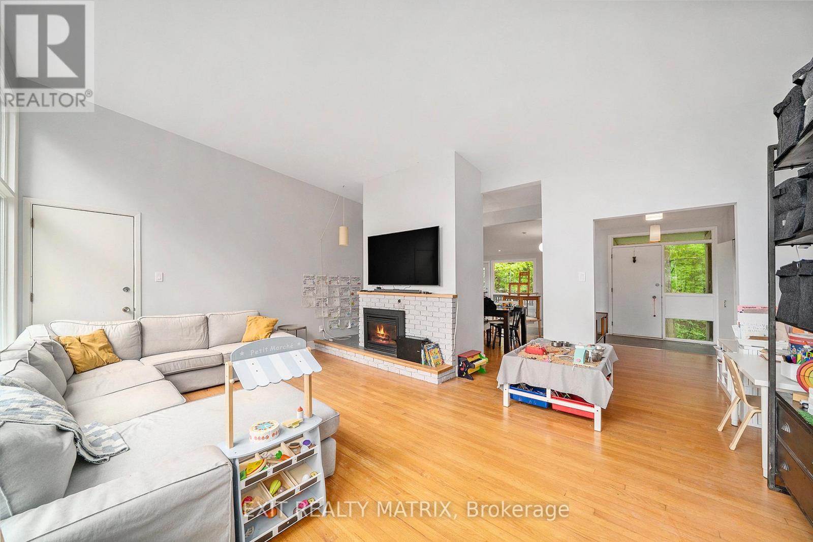 11 Kindle Court, Ottawa, Ontario  K1J 6E1 - Photo 4 - X12157493