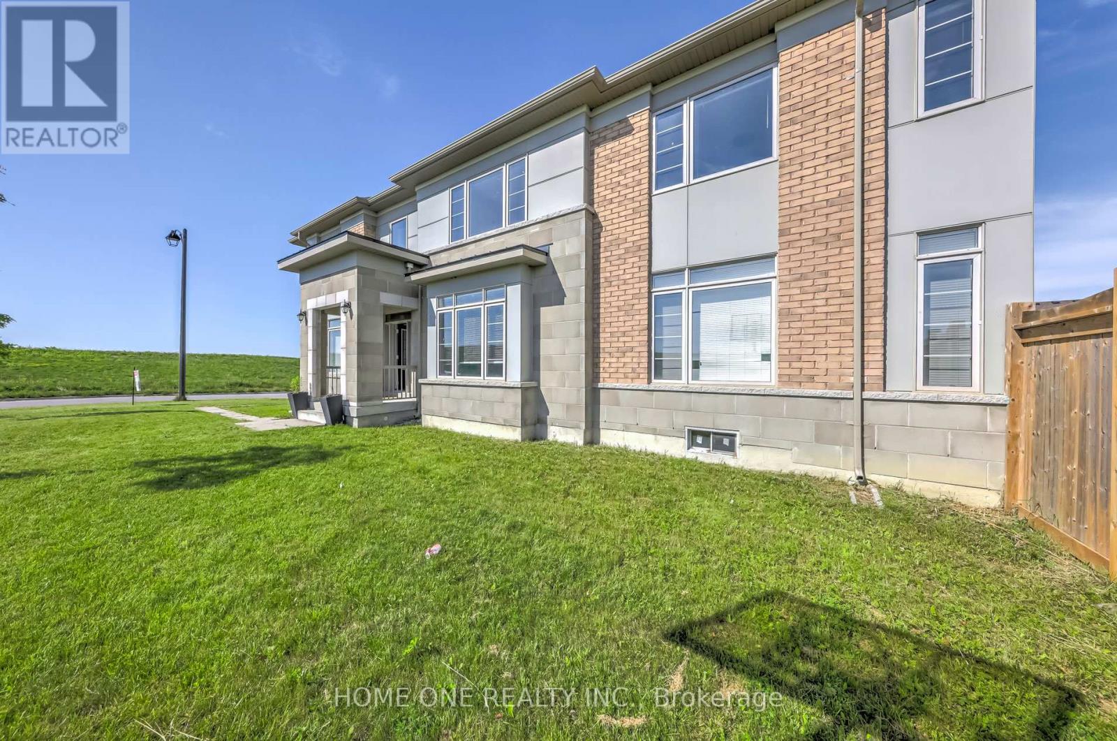 51 Eastgrove Square, East Gwillimbury, Ontario  L9N 0R3 - Photo 3 - N12157491
