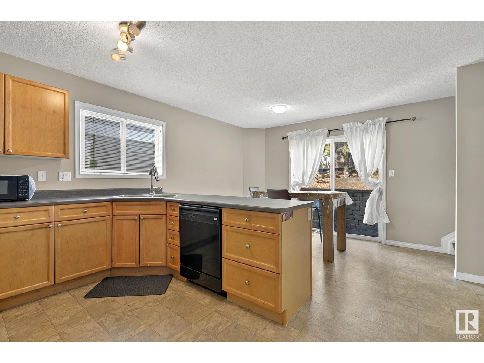 #24 130 Hyndman Cr Nw Nw, Edmonton, Alberta  T5A 0E8 - Photo 6 - E4437290