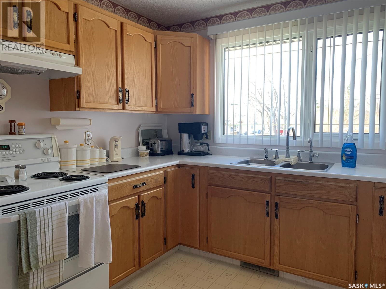 305 Railway Avenue, Midale, Saskatchewan  S0C 1S0 - Photo 3 - SK006341