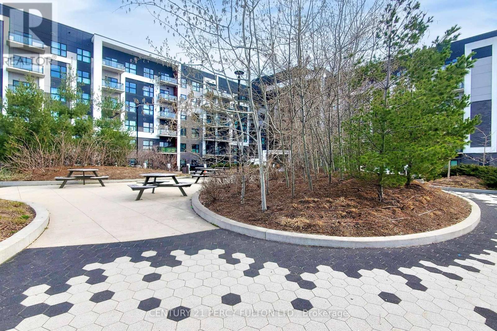 320 - 128 Grovewood Common, Oakville, Ontario  L6H 0X3 - Photo 6 - W12157474