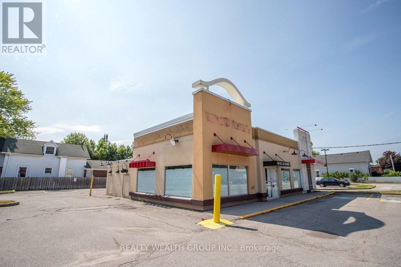 63 Lindsay Street S, Kawartha Lakes (Lindsay), Ontario  K9V 2M1 - Photo 1 - X12157473