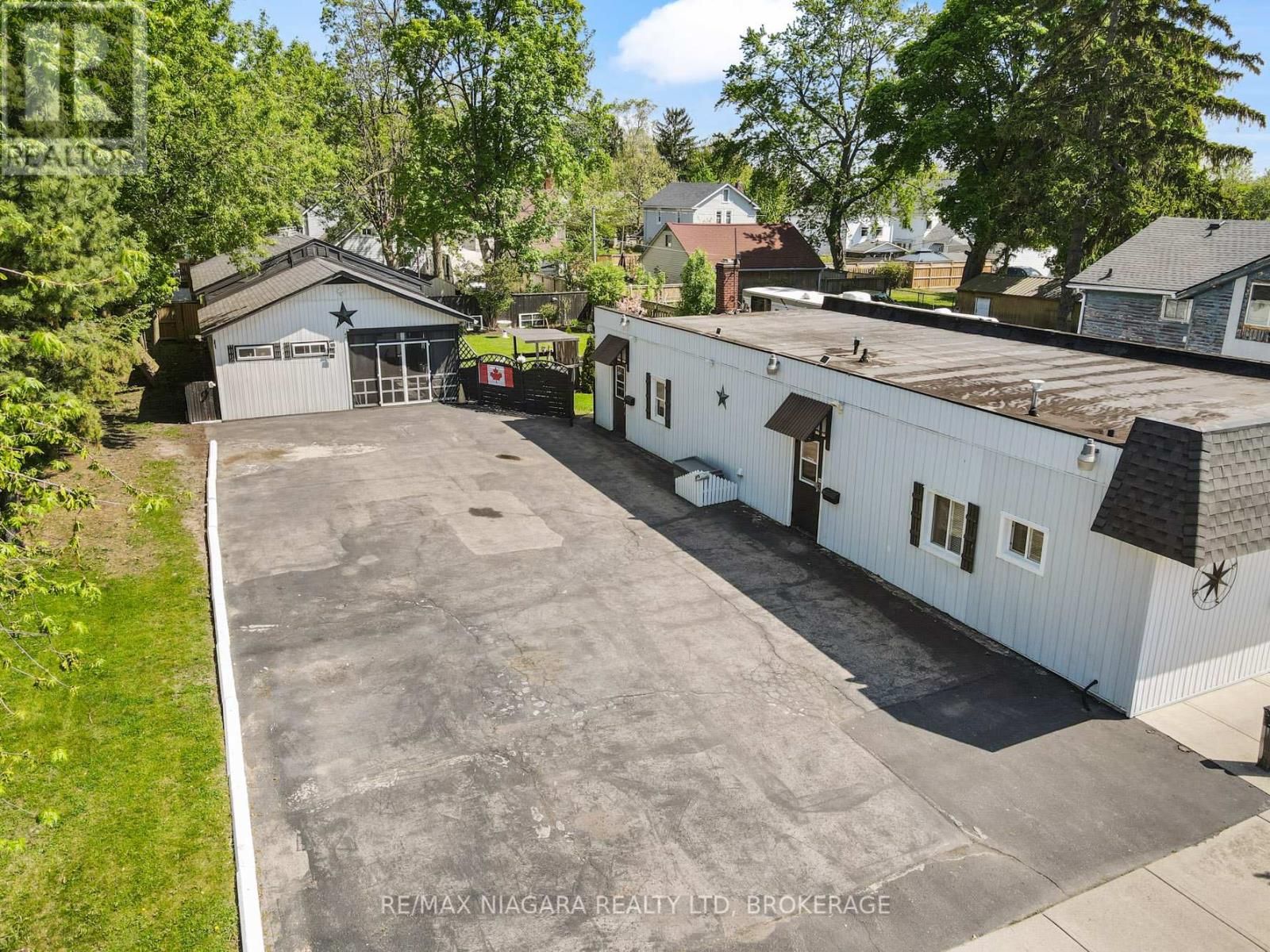 61 Queen Street, Fort Erie, Ontario  L2A 1T7 - Photo 4 - X12156973