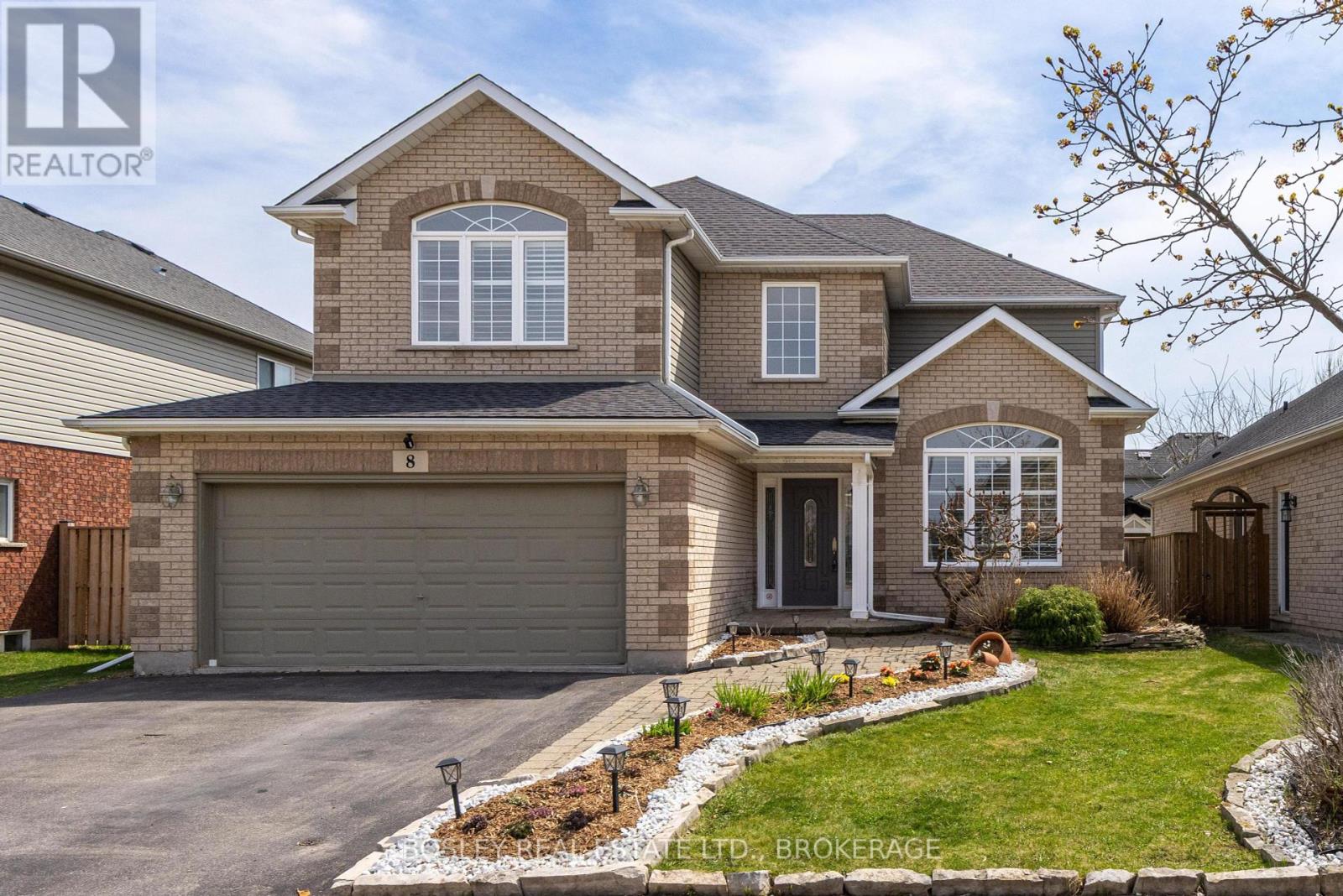 8 Damson Street, St. Catharines (Rykert/vansickle), Ontario  L2S 4B2 - Photo 2 - X12108092