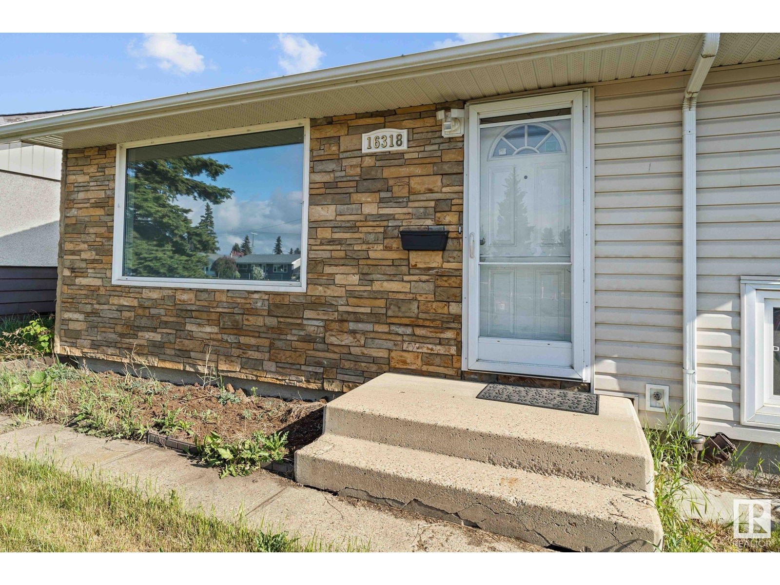Property at 16318 87 AV NW image 2