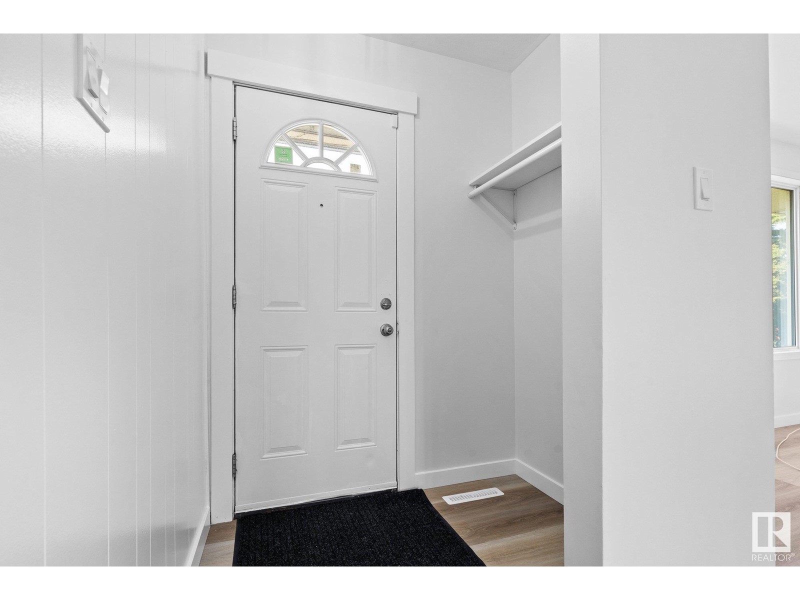 Property at 16318 87 AV NW image 3