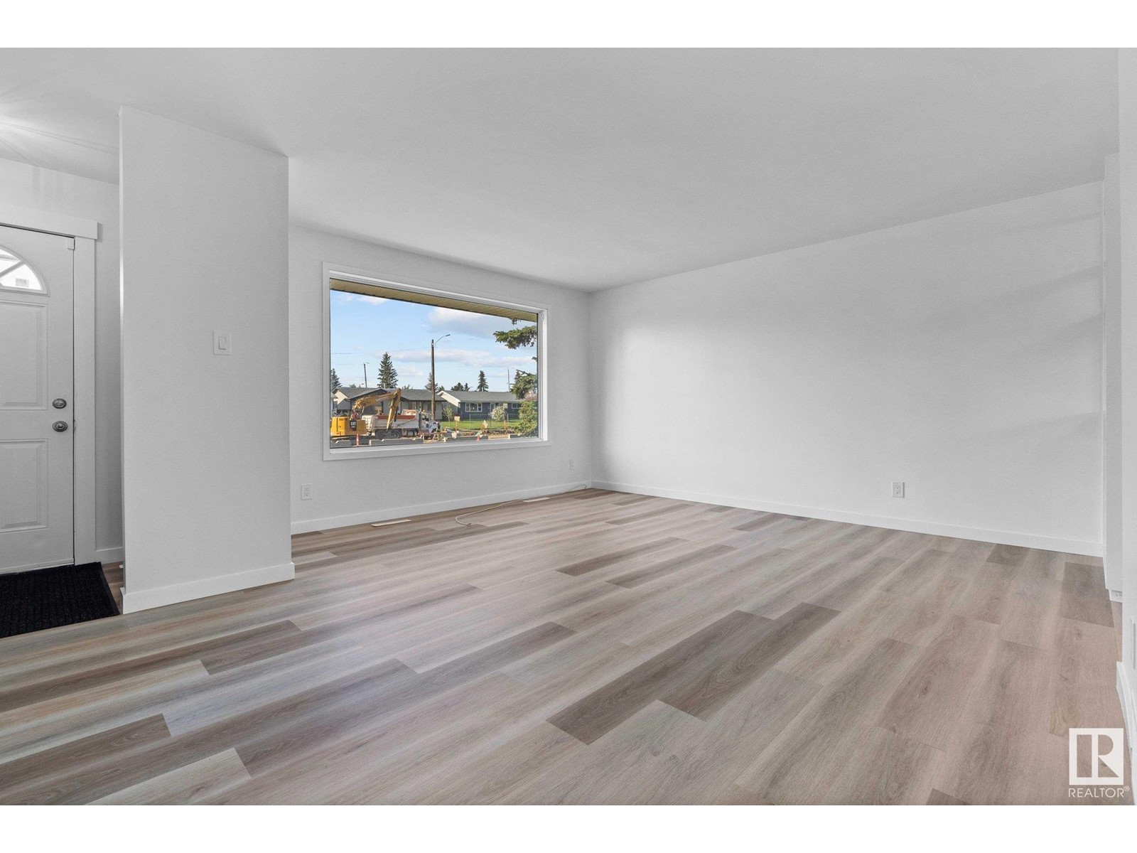 Property at 16318 87 AV NW image 4