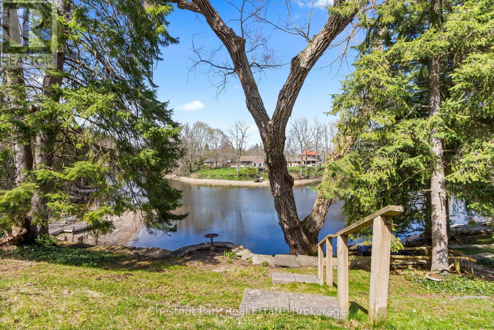 190 4th Street W, Owen Sound, Ontario  N4K 3J9 - Photo 2 - X12136728