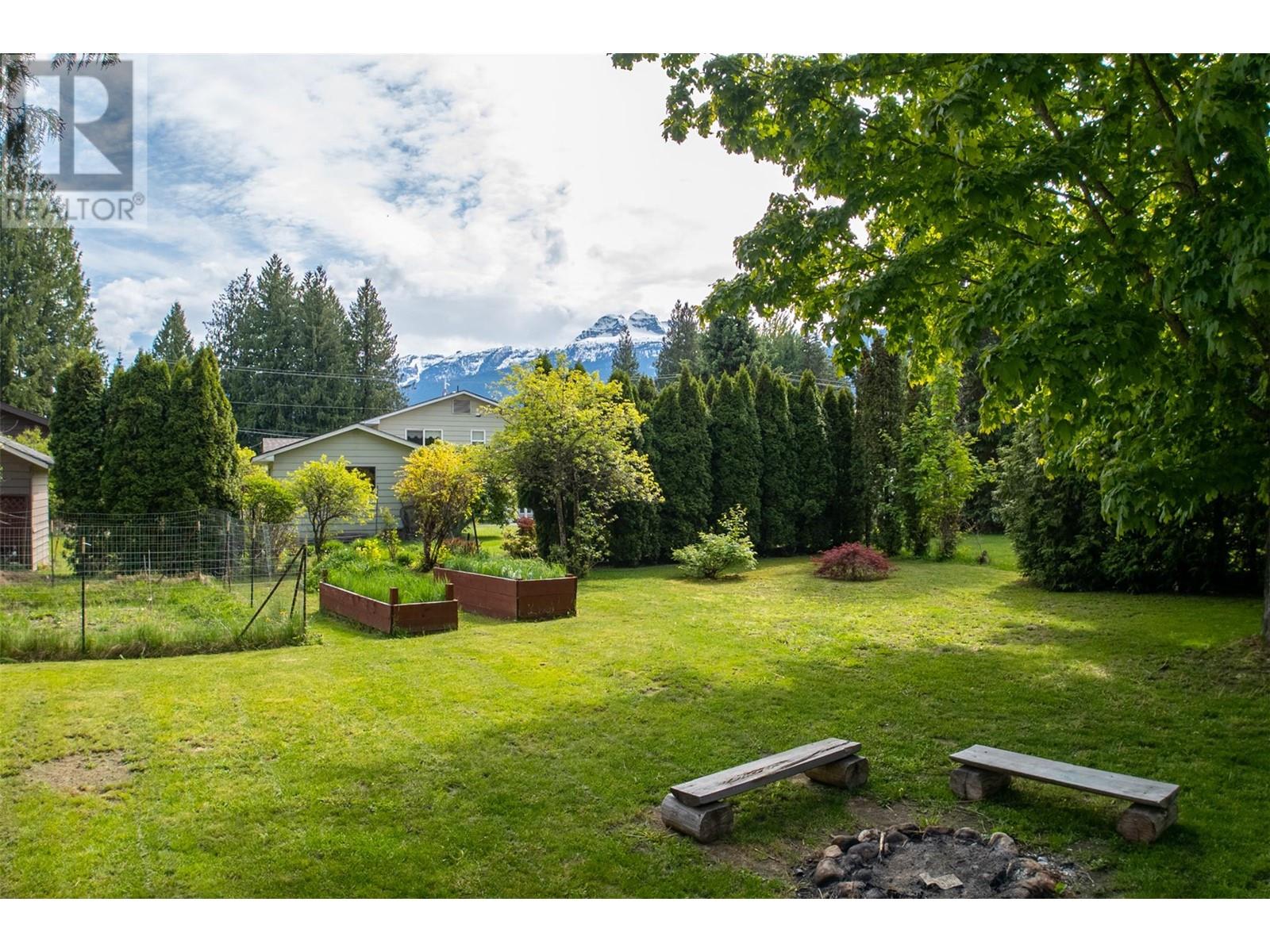 Property at 1329 Pratico Road image 4