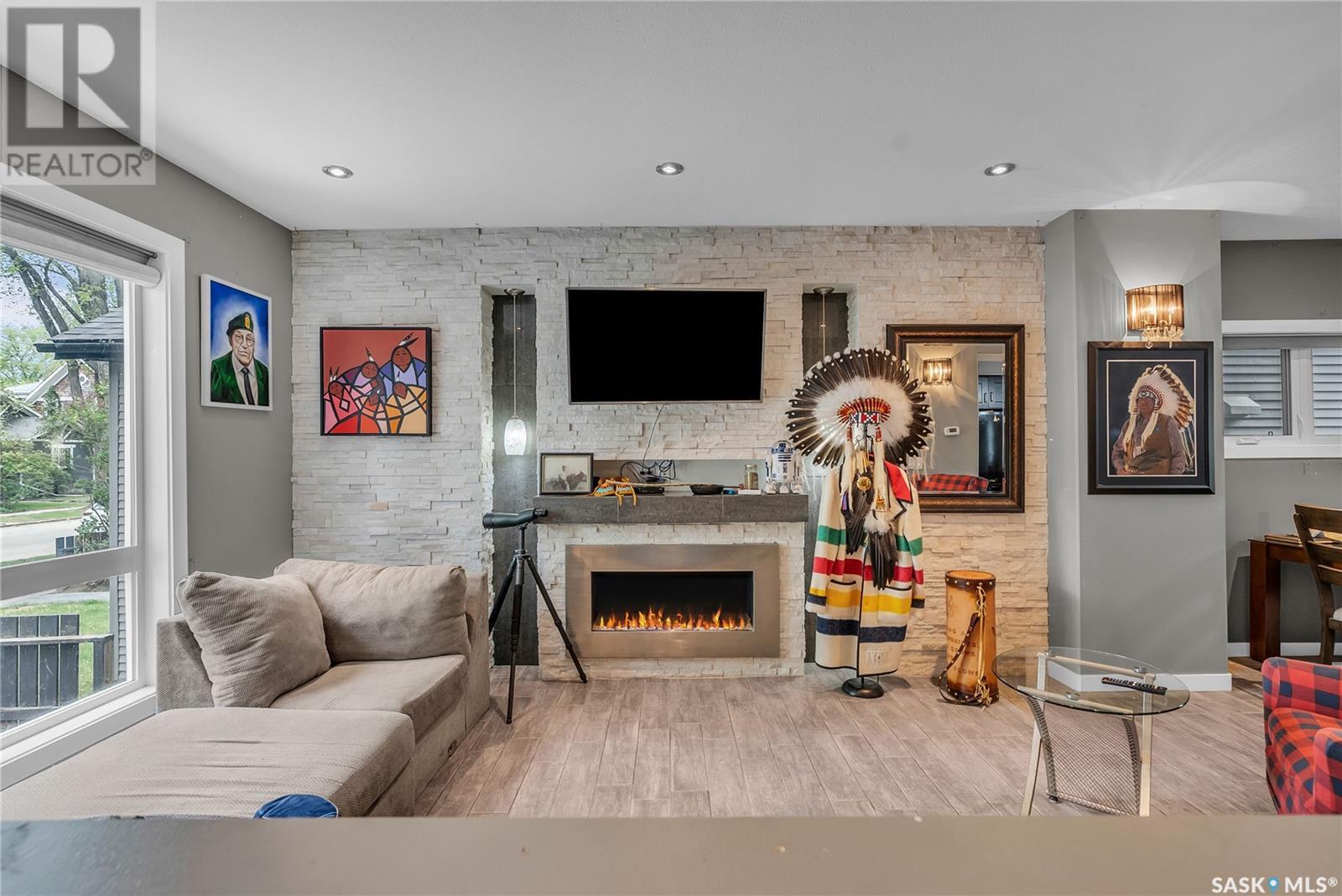 Property at 727 6th AVENUE N image 5