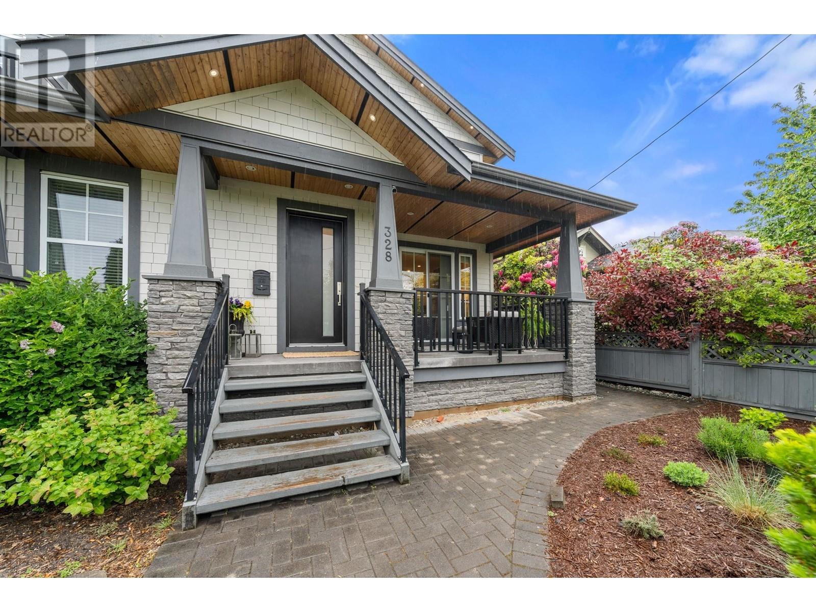 328 E 9TH STREET, North Vancouver, British Columbia