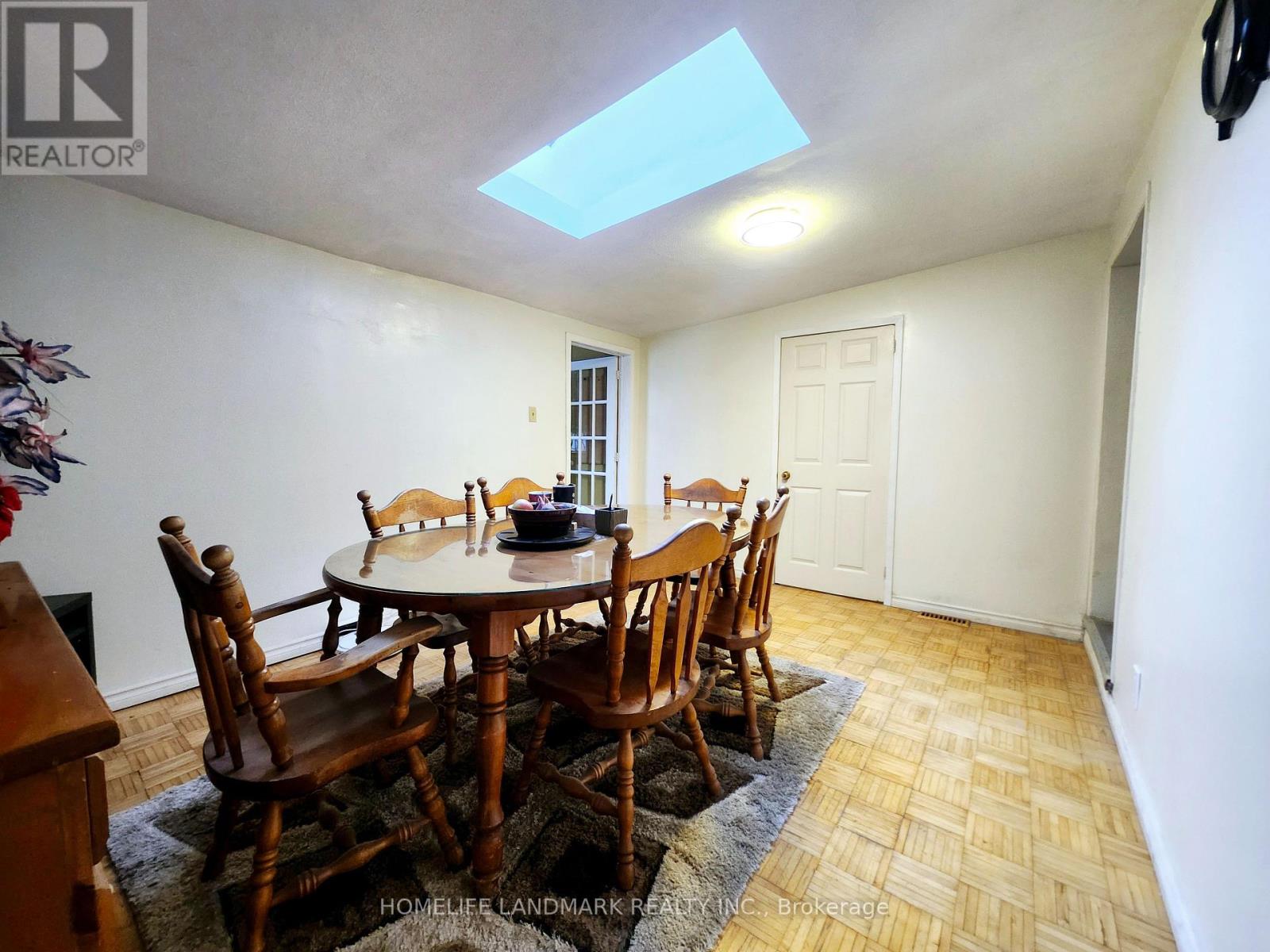 4 Lundy's Lane, St. Catharines, Ontario  L2R 4B8 - Photo 5 - X12144149