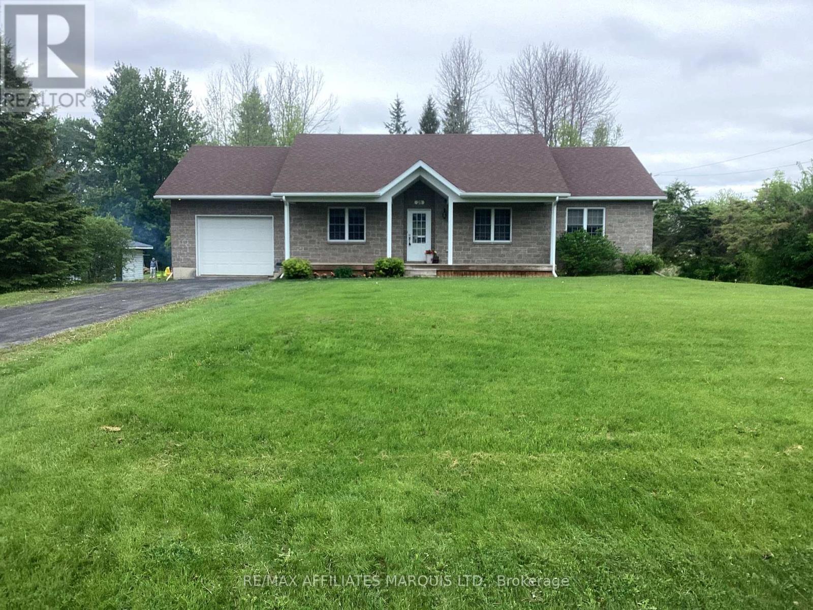 Property at 28 LOYALIST CRESCENT E image 3