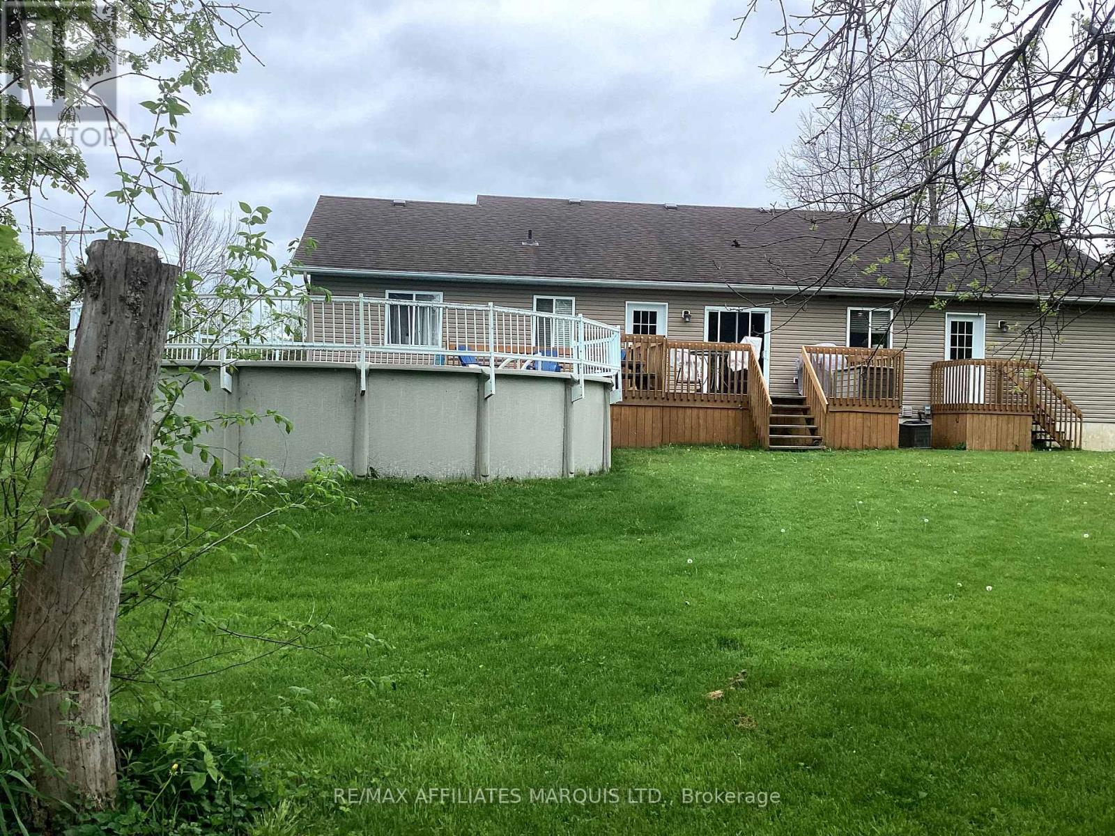 Property at 28 LOYALIST CRESCENT E image 5