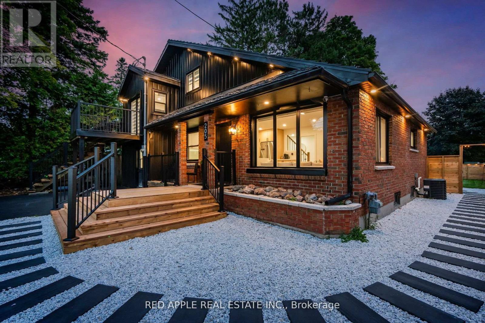 205 Hoyt Avenue, Tay, Ontario  L0K 2A0 - Photo 2 - S12157590