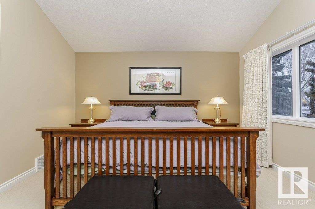 Property at 10511 76 ST NW image 4