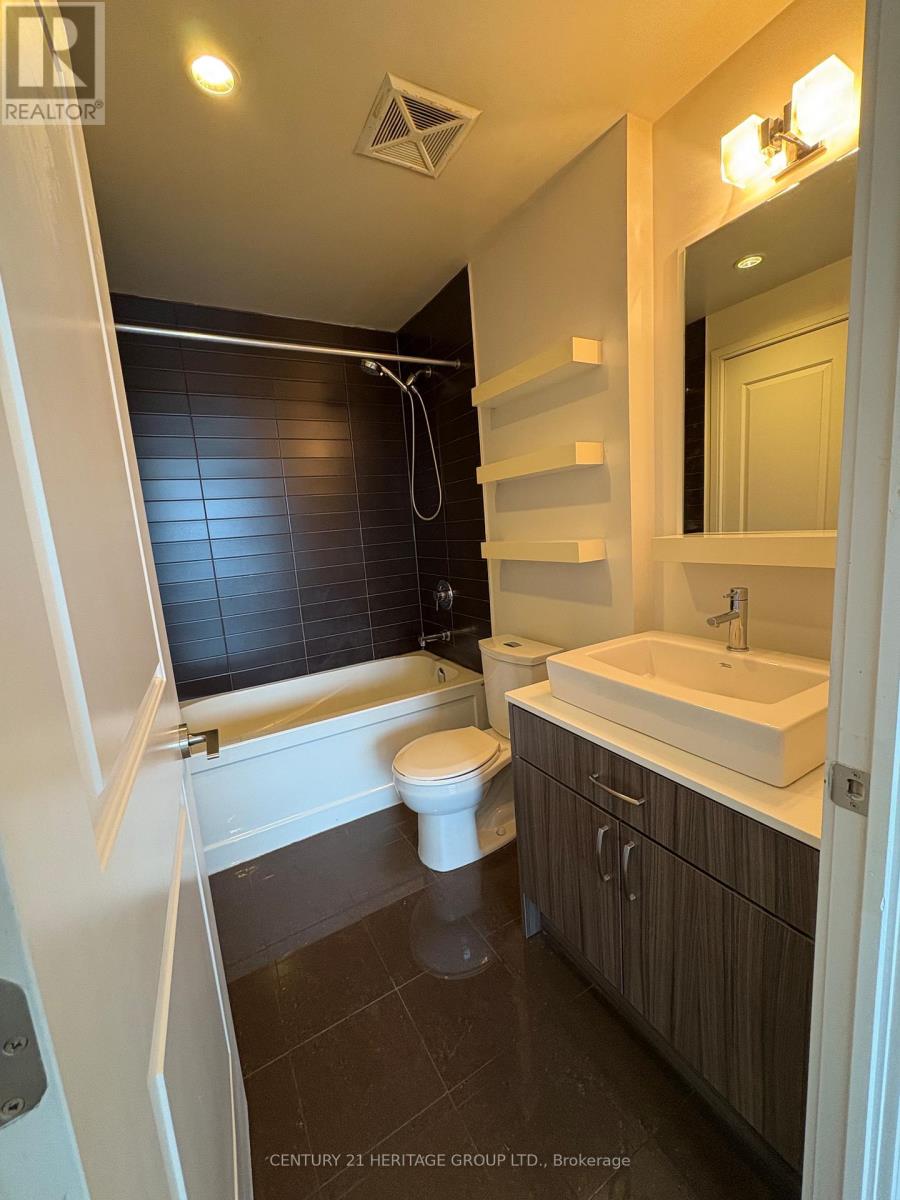 1901 - 9205 Yonge Street, Richmond Hill, Ontario  L4C 6Z2 - Photo 12 - N12157594