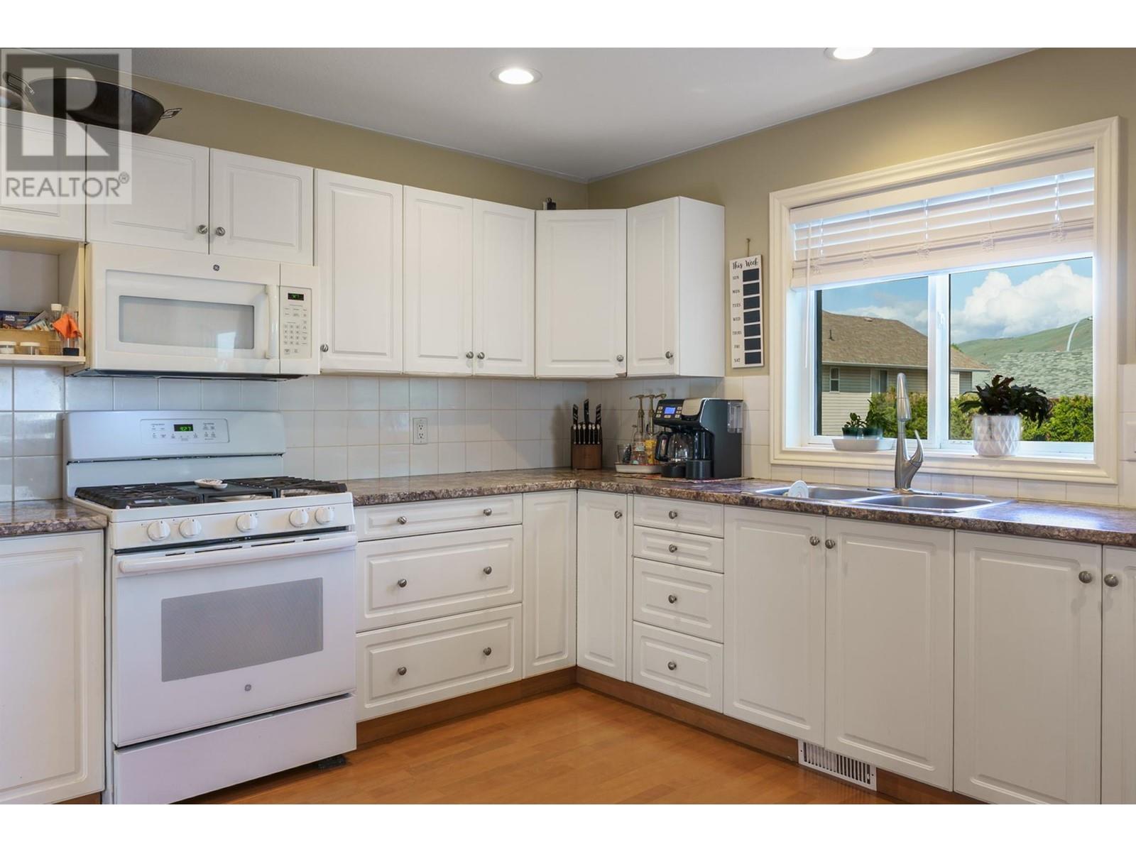 Property at 5809 Canary Drive image 5