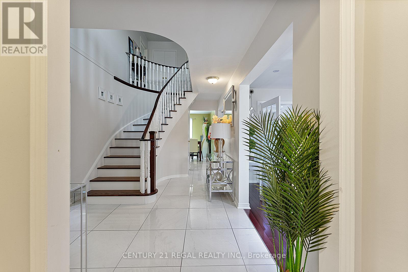 97 Hinchley Wood Grove, Brampton, Ontario  L6V 4J1 - Photo 5 - W12157612