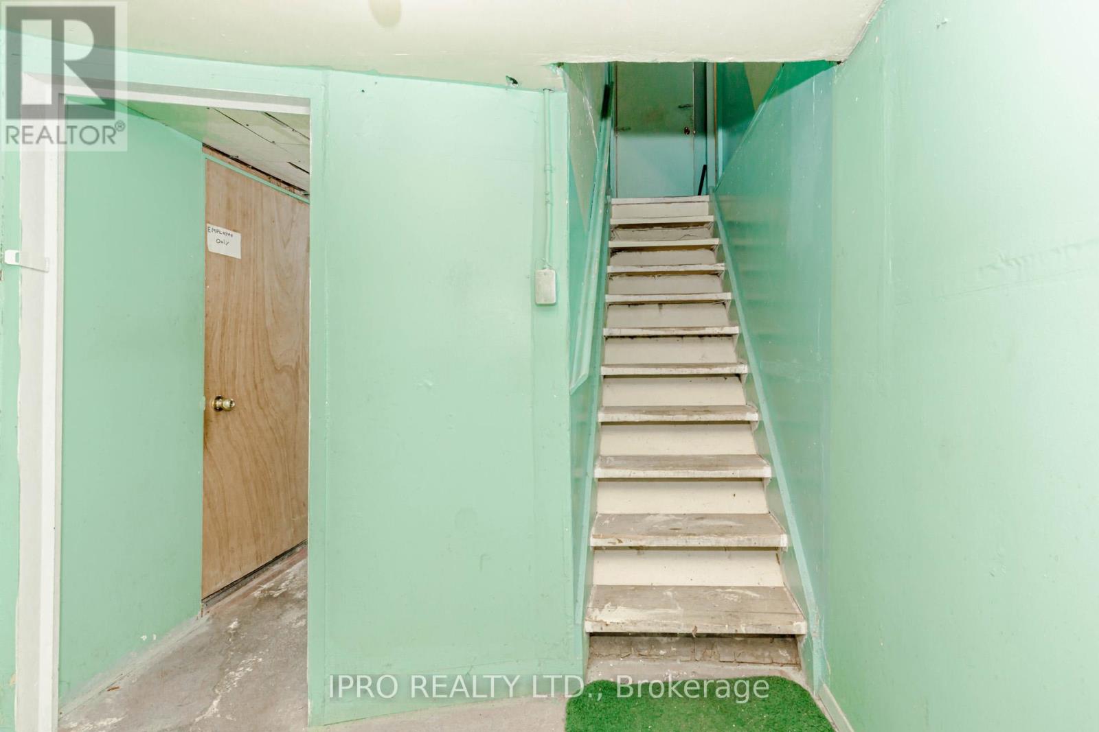 846 Wilson Avenue, Toronto, Ontario  M3K 1E5 - Photo 35 - W12157615