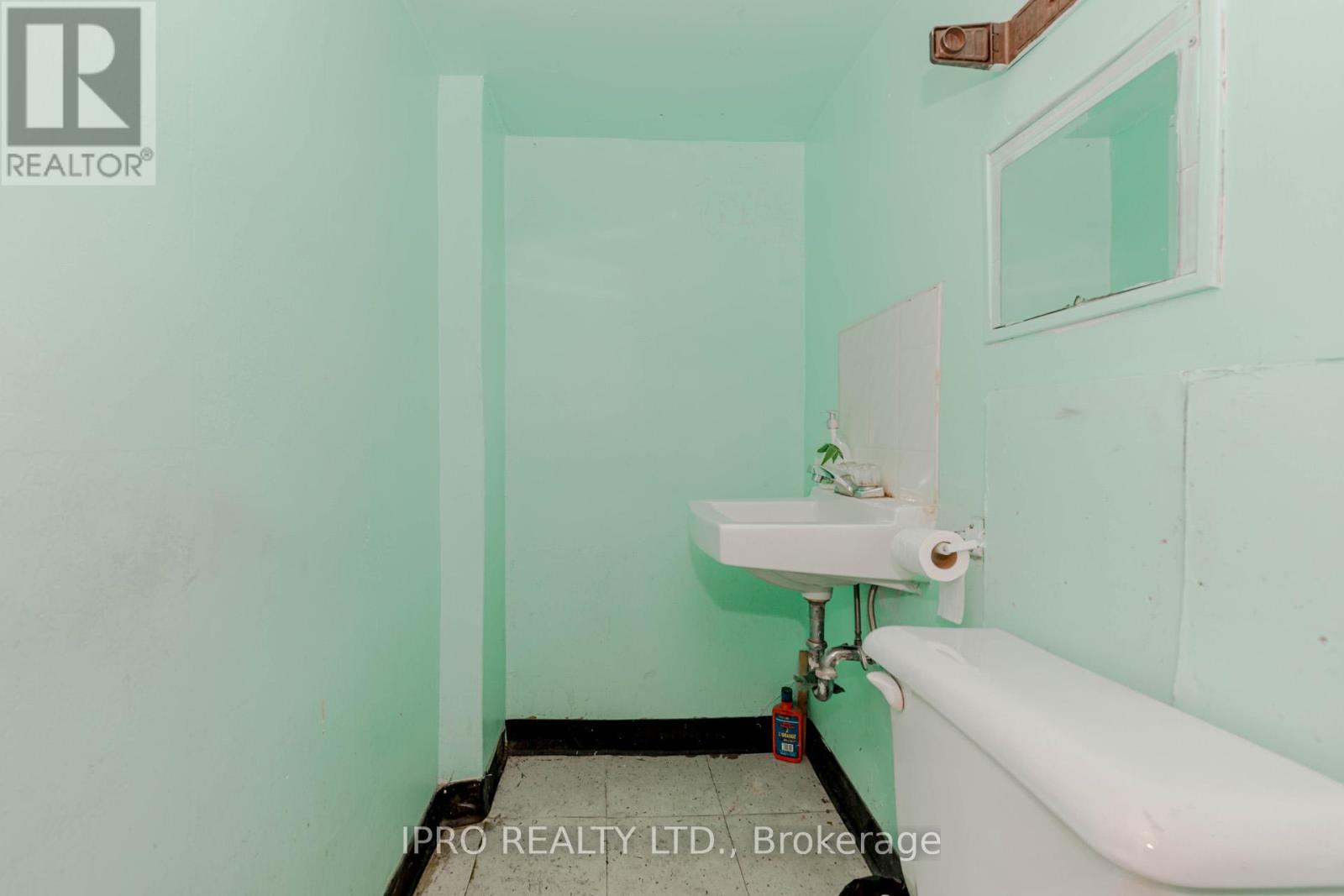 846 Wilson Avenue, Toronto, Ontario  M3K 1E5 - Photo 38 - W12157615