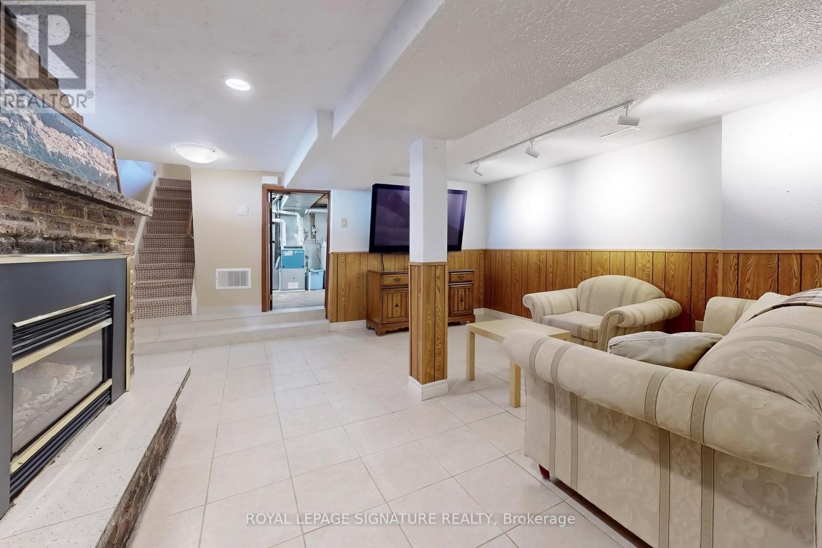 12 Rowntree Avenue, Toronto, Ontario  M6N 1R3 - Photo 20 - W12157480