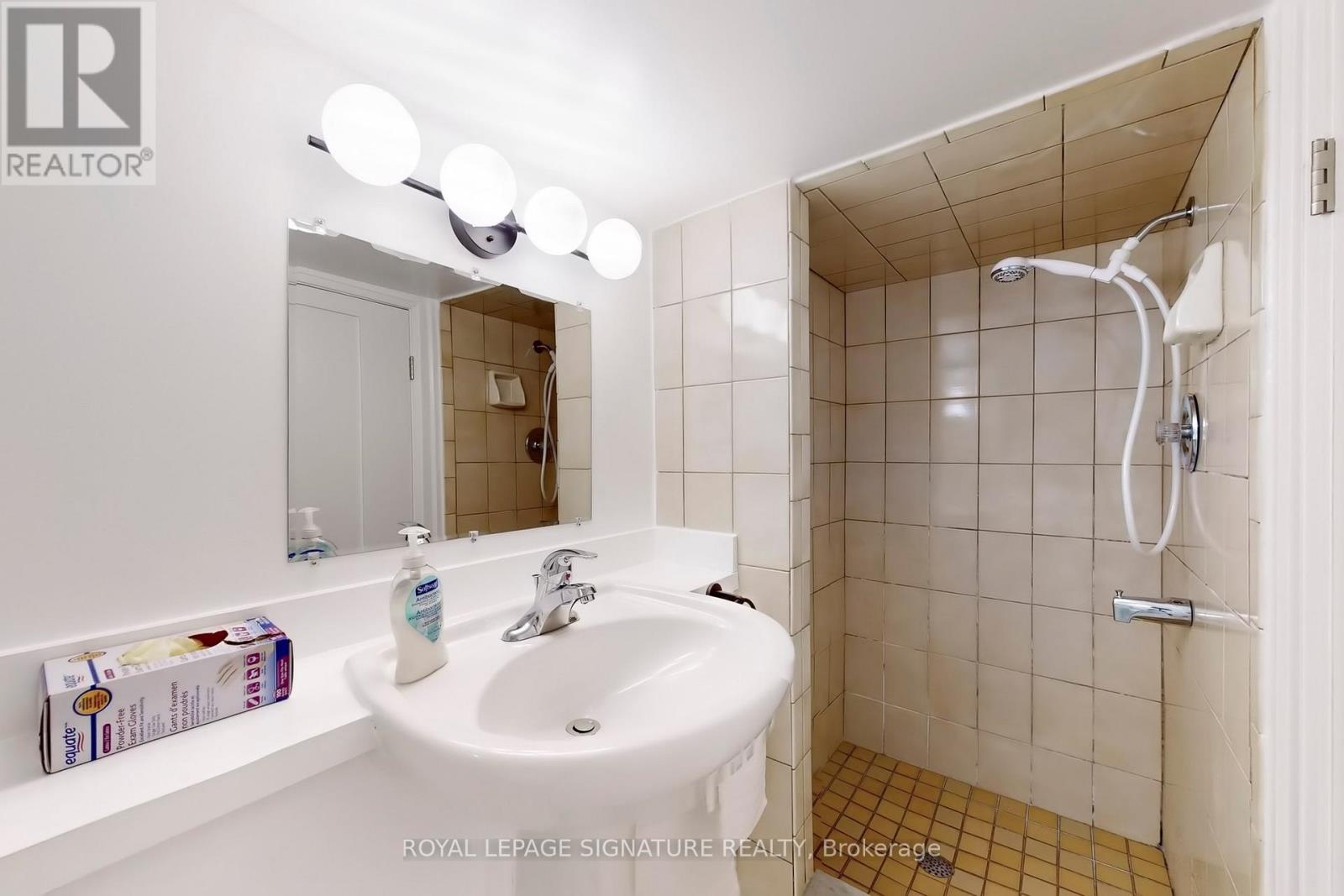 12 Rowntree Avenue, Toronto, Ontario  M6N 1R3 - Photo 26 - W12157480