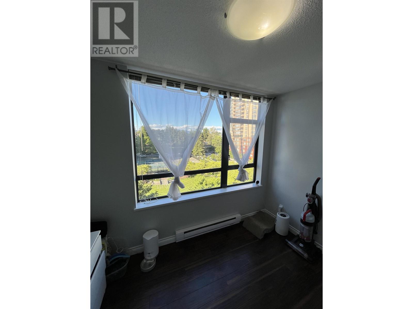 Listing Picture 13 of 15 : 707 3520 CROWLEY DRIVE, Vancouver / 溫哥華 - 魯藝地產 Yvonne Lu Group - MLS Medallion Club Member