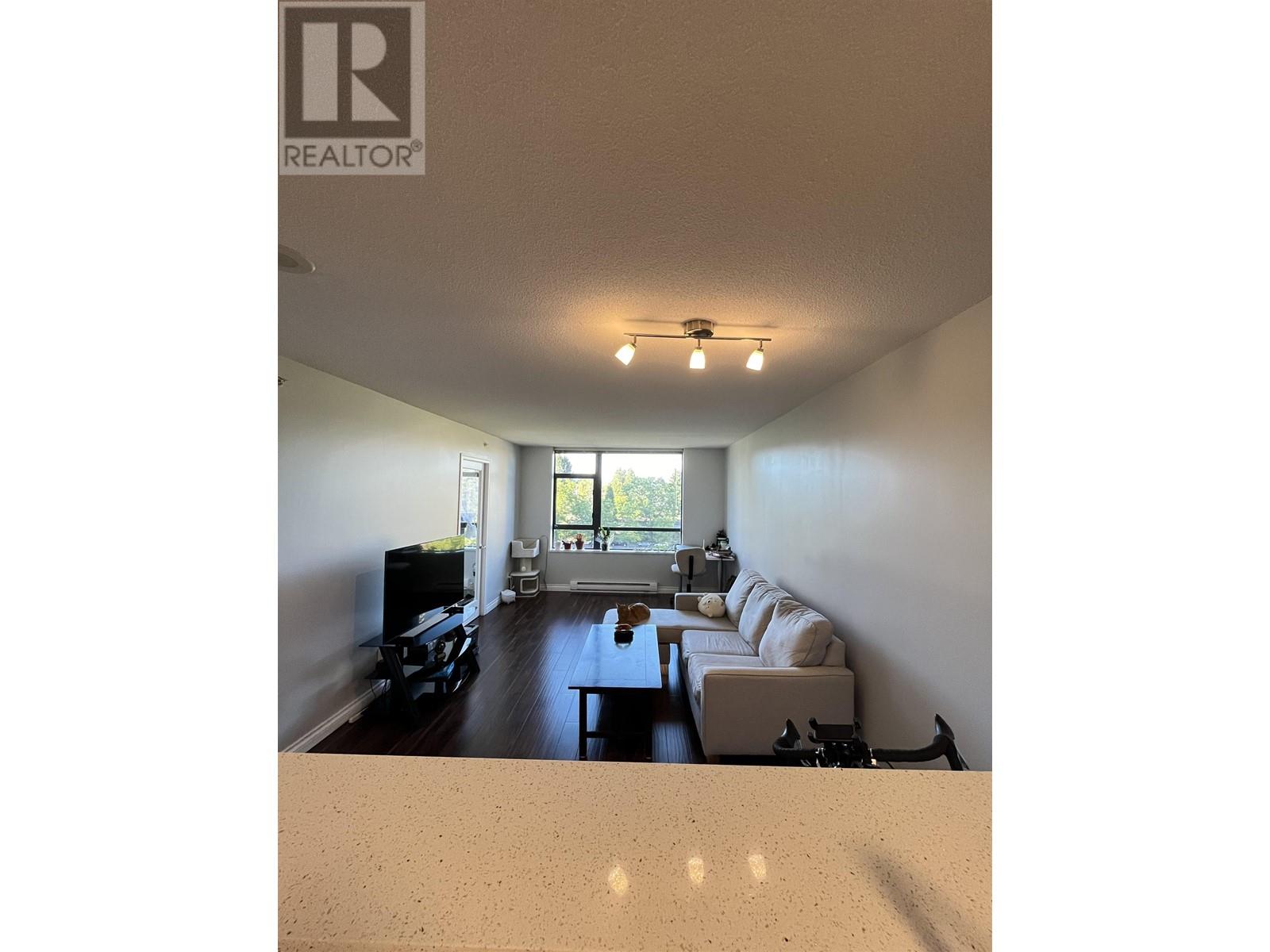 Listing Picture 5 of 15 : 707 3520 CROWLEY DRIVE, Vancouver / 溫哥華 - 魯藝地產 Yvonne Lu Group - MLS Medallion Club Member