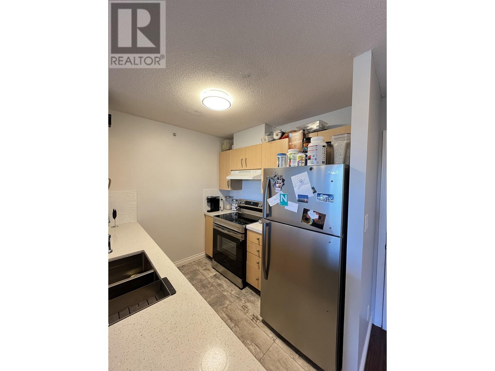 Listing Picture 4 of 15 : 707 3520 CROWLEY DRIVE, Vancouver / 溫哥華 - 魯藝地產 Yvonne Lu Group - MLS Medallion Club Member