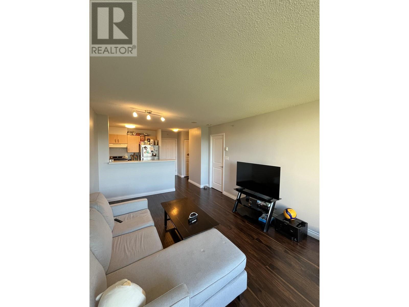 Listing Picture 8 of 15 : 707 3520 CROWLEY DRIVE, Vancouver / 溫哥華 - 魯藝地產 Yvonne Lu Group - MLS Medallion Club Member