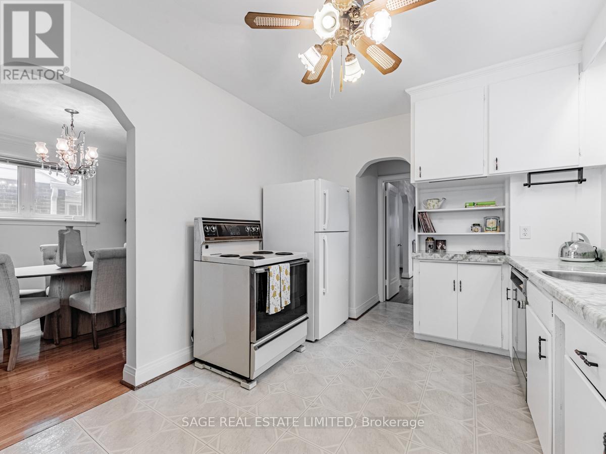 28 Barbara Crescent, Toronto, Ontario  M4C 3B2 - Photo 14 - E12108053