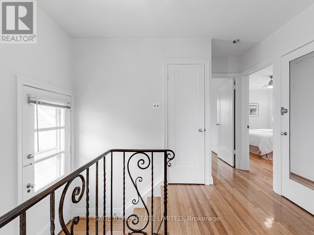 28 Barbara Crescent, Toronto, Ontario  M4C 3B2 - Photo 17 - E12108053