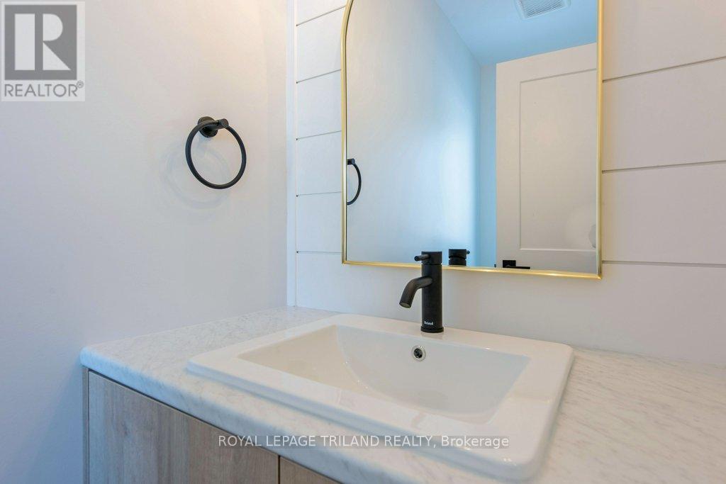 278 Marsh Line, Dutton/dunwich (Dutton), Ontario  N0L 1J0 - Photo 7 - X12071116